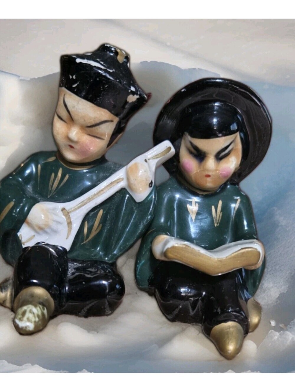 Japanese Couple Reading Books Salt & Pepper Shakers Black & Gold Retro. Read